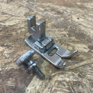 QUASATRON Nähfuß Fuß Schraube für Nähmaschine QUASATRON 29-312-1-7