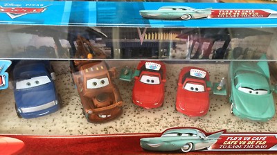 マテル カーズ フローのダイナー　V8 カフェ ディズニー・ピクサー Amazon | MATTEL Disney-PIXAR 