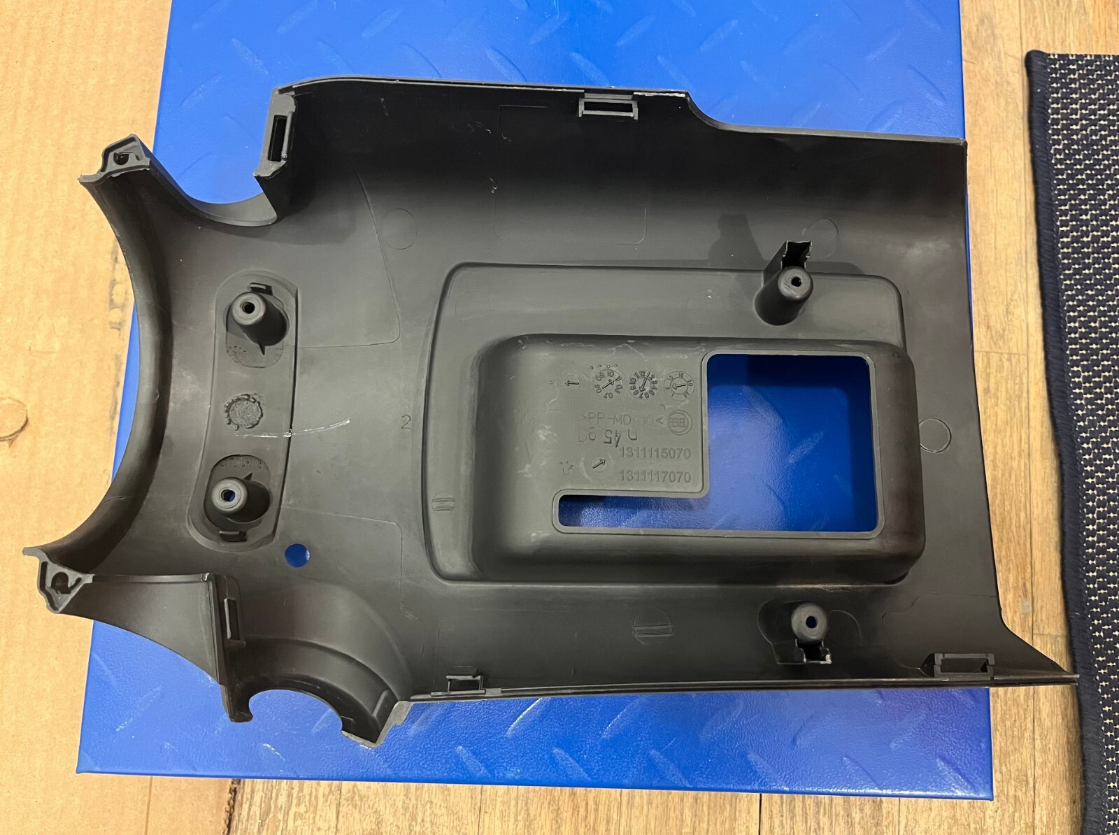 RAM PROMASTER STEERING COLUMN COVER NECK TRIM BETHEL LOWER OEM