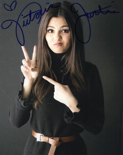 VICTORIA JUSTICE SIGNED 8X10 PHOTO AUTOGRAPH VICTORIOUS FUN SIZE IN-PERSON COA C