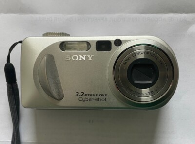 Fotocamera Digitale Sony Cyber-shot DSC-P8 3.2MP - Argento (usata, Con Graffi)