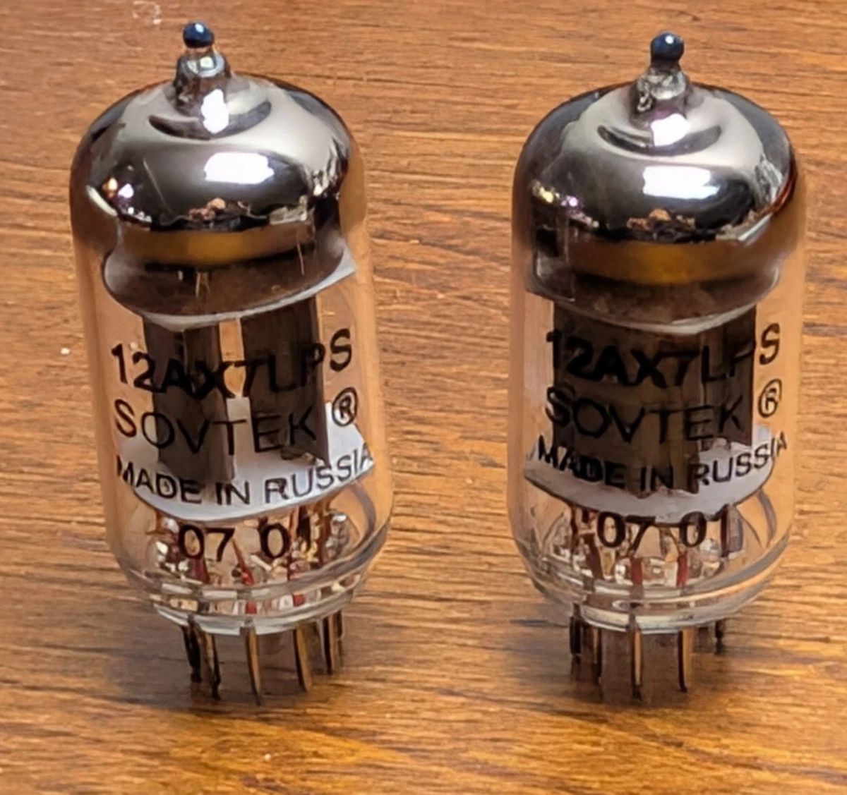 2 tubes SOVTEK 7025 / 12 AX7WA. PROD des années 2000. 3 M. PAIRE ASSORTIE. UT