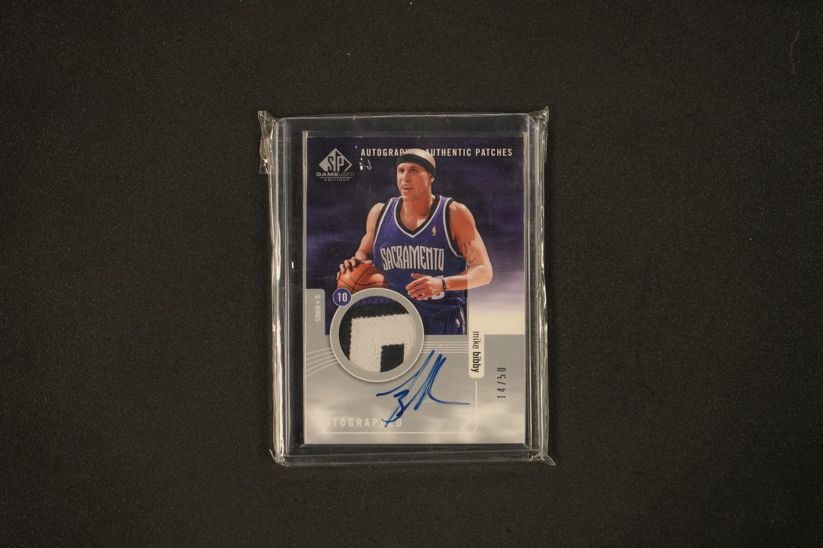 #127 - 2004-05 SP Game Used Authentic Patch Autographed #AAP-MB Mike Bibby Auto 