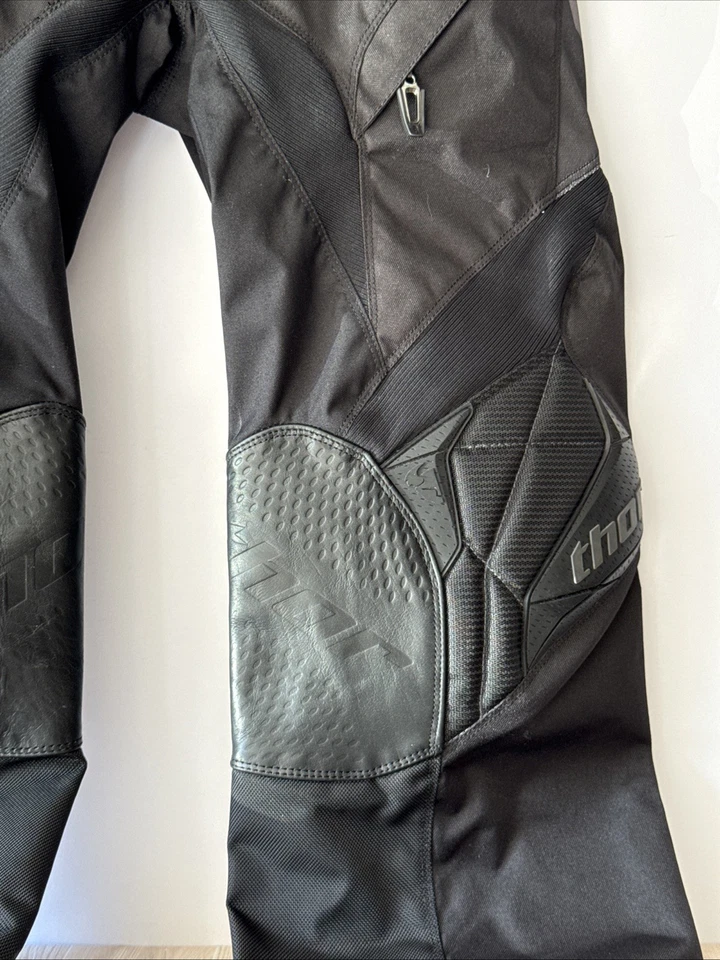 Pantalones Thor Terrain Countour para mujer negros talla 5/6 sobre la bota Foto 2 de 4