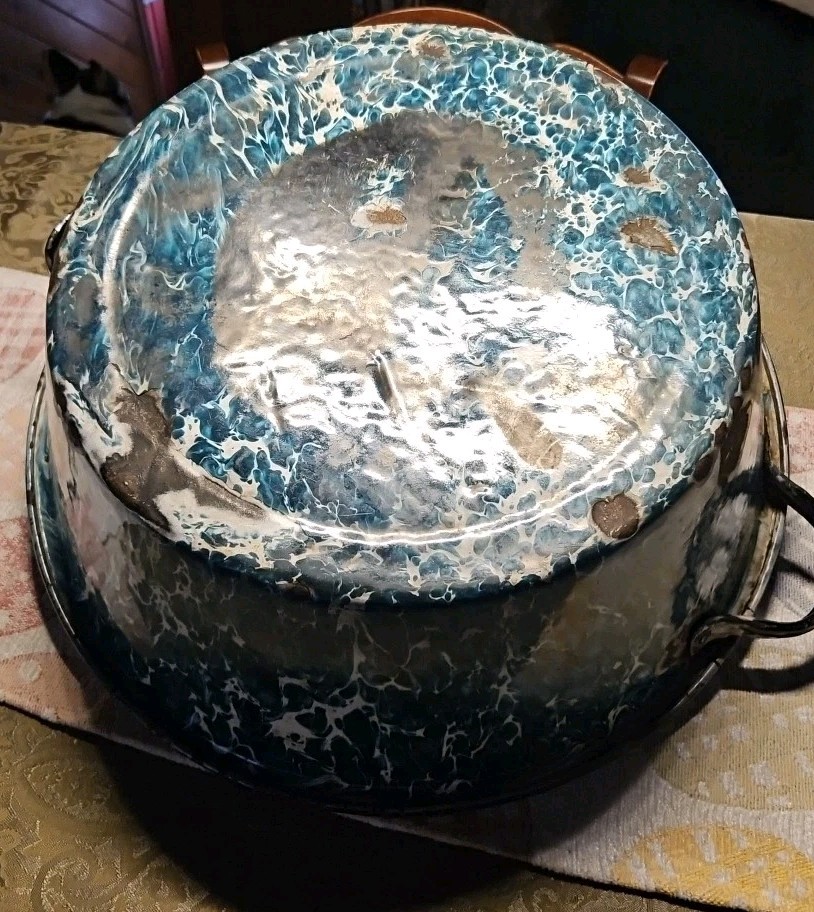 ANTIQUE VERY LARGE TURQUOISE AQUA BLUE GRANITEWARE ENAMELWARE WASH BASIN HANDLES