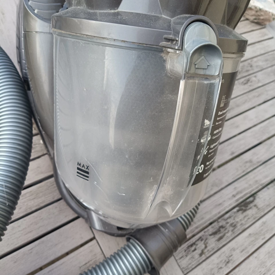 Dyson DC19T2 Vacuum Cleaner for Parts Not Working Spares Or Repairs - Image 4 of 4