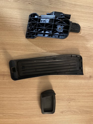 2015 Cadillac CTS accelerator pedal - Picture 2 of 5