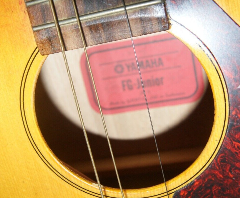 YAMAHA FG-Junior JR-1 アコースティックギター　赤ラベル YAMAHA FG-Junior(JR1)ミニギターをレビュー【赤ラベルの評価