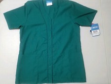 CREST SCRUB TOP NEW WITH TAGS XS GREEN WITH 2 LOWER FRONT POCKETS SNAP FRONT