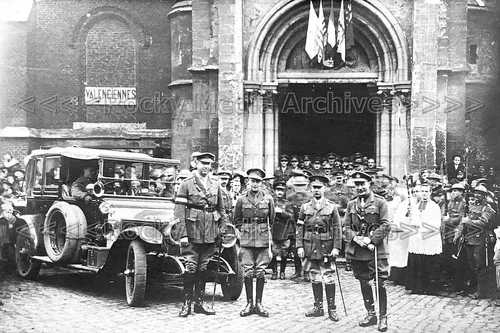 eyy-50 WW1, Military, Prince of Wales, Canadian Troops 1918. Photo