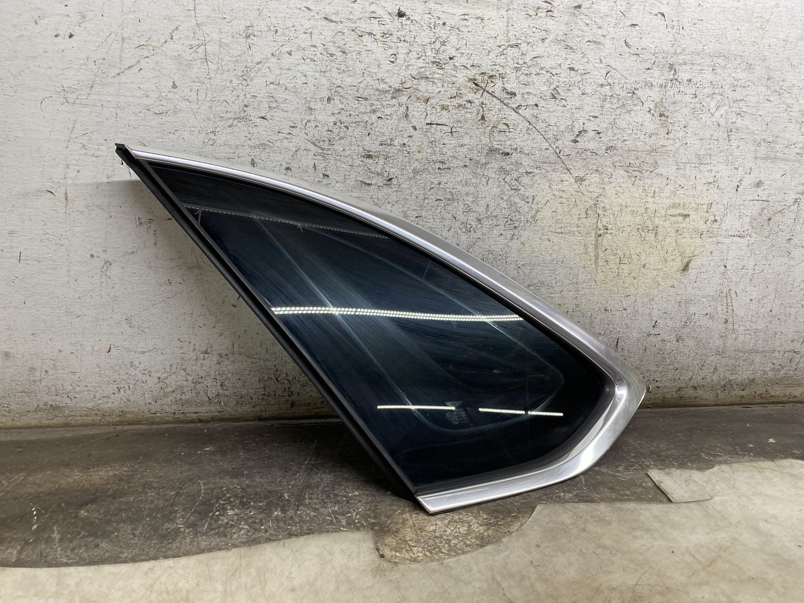2016-2020 BENTLEY BENTAYGA OEM LEFT REAR QUARTER PANEL GLASS WINDOW 36A845297M
