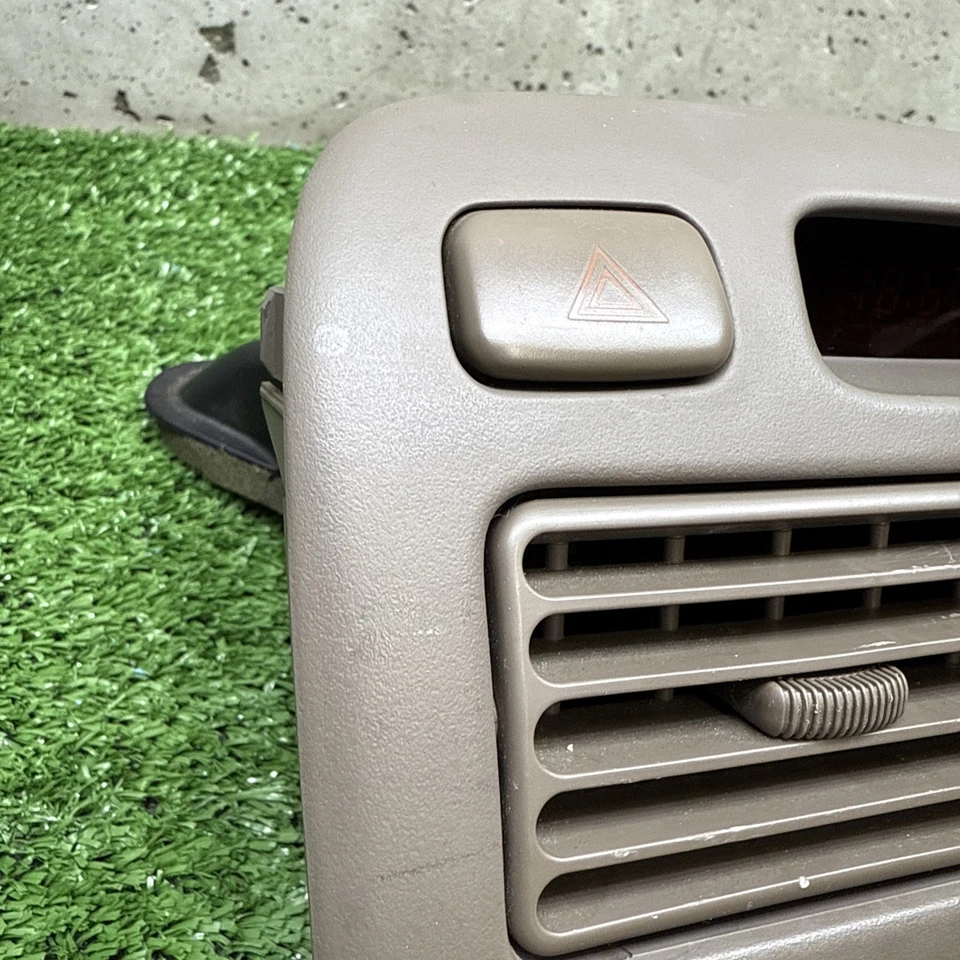 1998 1999 2000 2001 2002 TOYOTA COROLLA ЦЕНТРАЛЬНАЯ ПРИБОРНАЯ ПАНЕЛЬ ВЕНТИЛЯЦИОННЫЕ ОТВЕРСТИЯ КОНДИЦИОНЕРА 55405-02060 - Изображение 2 из 4