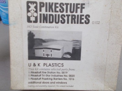 PIKESTUFF # 0102 ~ U & K PLASTICS BUILDING KIT ~ SEE PHOTO'S ~HO SCALE