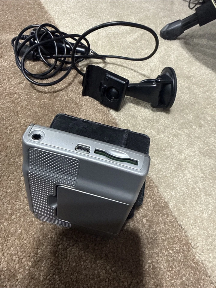 Garmin nüvi 350 Automotive Mountable GPS Unit With Mount And Charger - Image 3 of 4