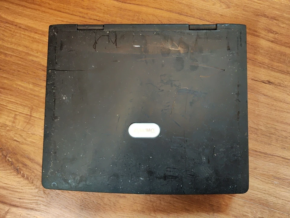 Notebook Yakumo Green732 mit Akku und Win XP DVD Defekt Bastler - Bild 3 von 4