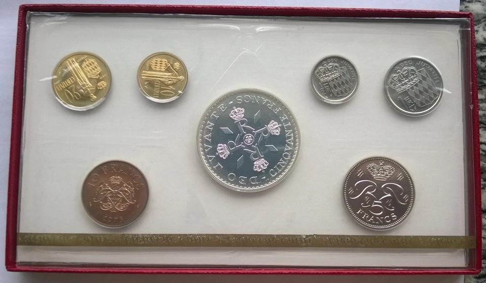 Monaco 1975 Rainier III Mint Set of 7 Coins,With Silver Coin,Rare! - Image 3 of 3