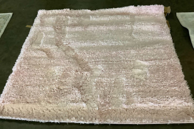 BLUSH 5'-3'' X 5'-3'' Square Flaw in Rug, Reduced Price 1172664577 MDG256U-5SQ