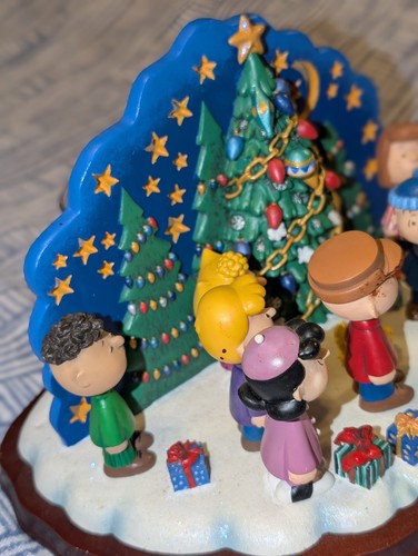 Peanut’s Christmas Carolers By The Danbury Mint Candle Holder Snoopy Tree Rare - Picture 4 of 11