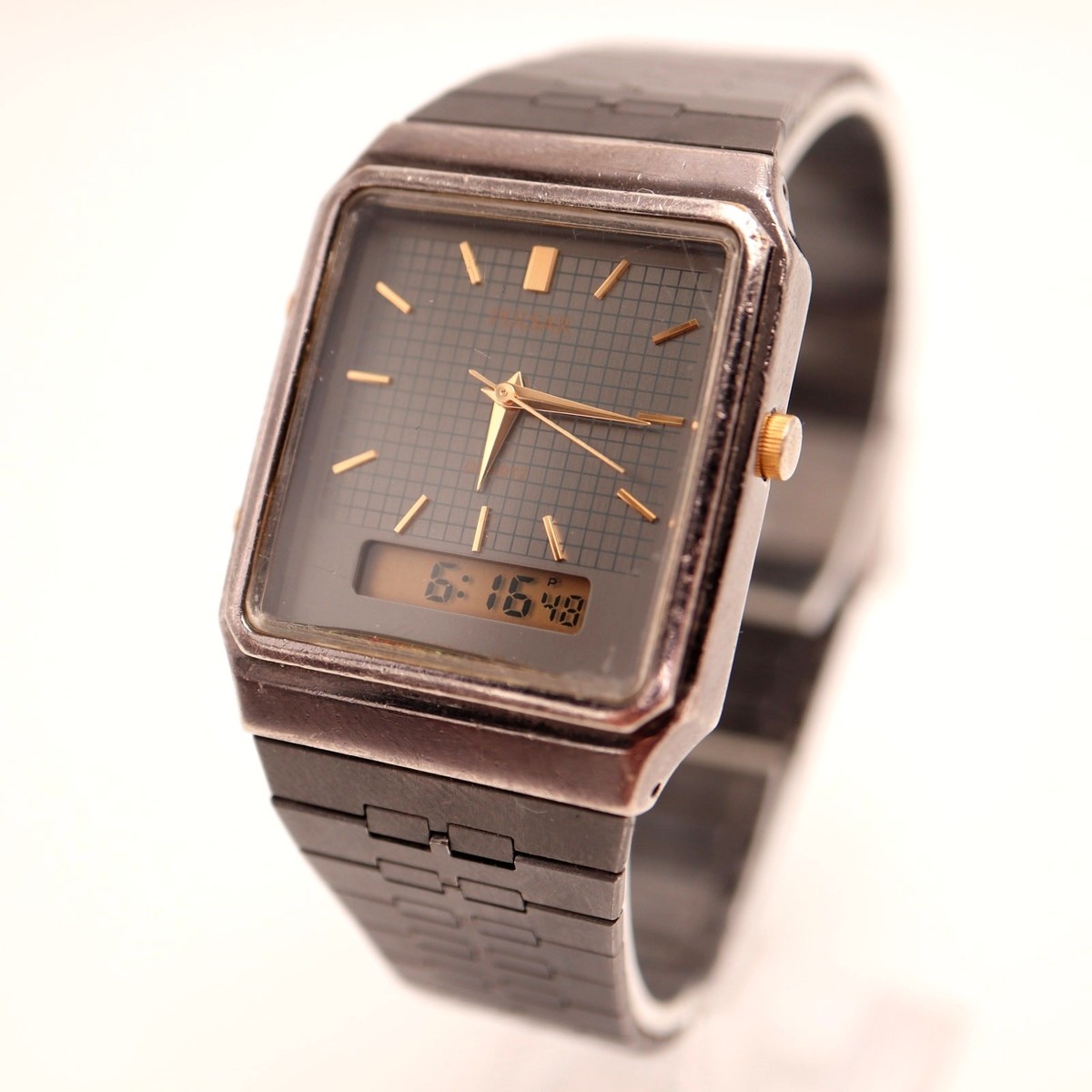 Vintage Pulsar Analog Digital Mens 29mm Watch Alarm Chrono V041
