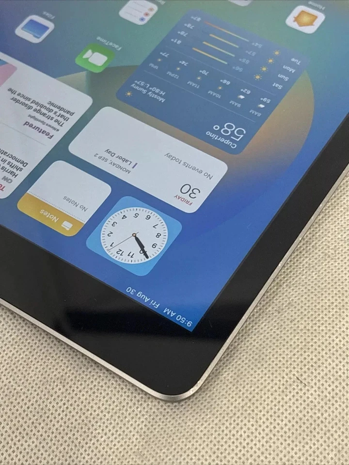 Apple iPad 6th Gen - 9.7" Display 32GB, Wi-Fi Grey Color with Bundle Accesories - Image 3 of 4