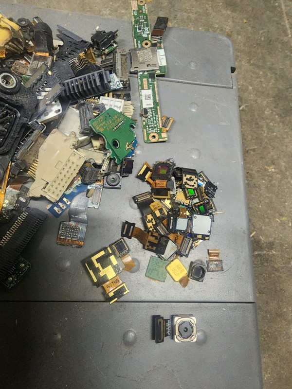 110 Grams Of Misc . Electronic Components For Precious Metal Recovery