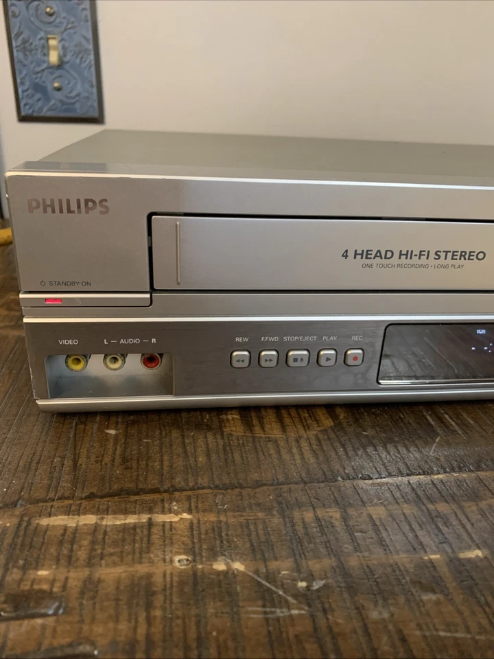 Philips DVP3150V DVD/VHS Player Combo - For Repair Or Parts - Image 2 of 4