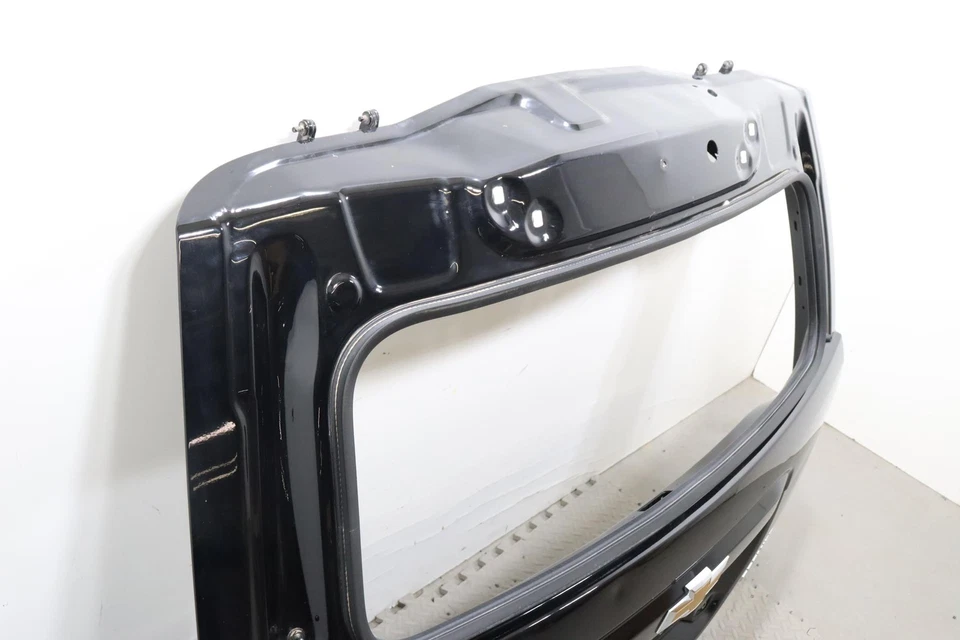 2015 -2020 CHEVROLET SUBURBAN ЗАДНИЙ ПОДЪЕМНЫЙ БОРТ КОРПУС ПАНЕЛИ БЕЗ СТЕКЛА OEM ЧЕРНЫЙ_8555 - Изображение 2 из 4