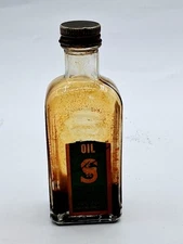 1920s Singer Manufacturing Co. Sewing Machine Oil Embossed Glass Bottle 3oz. 