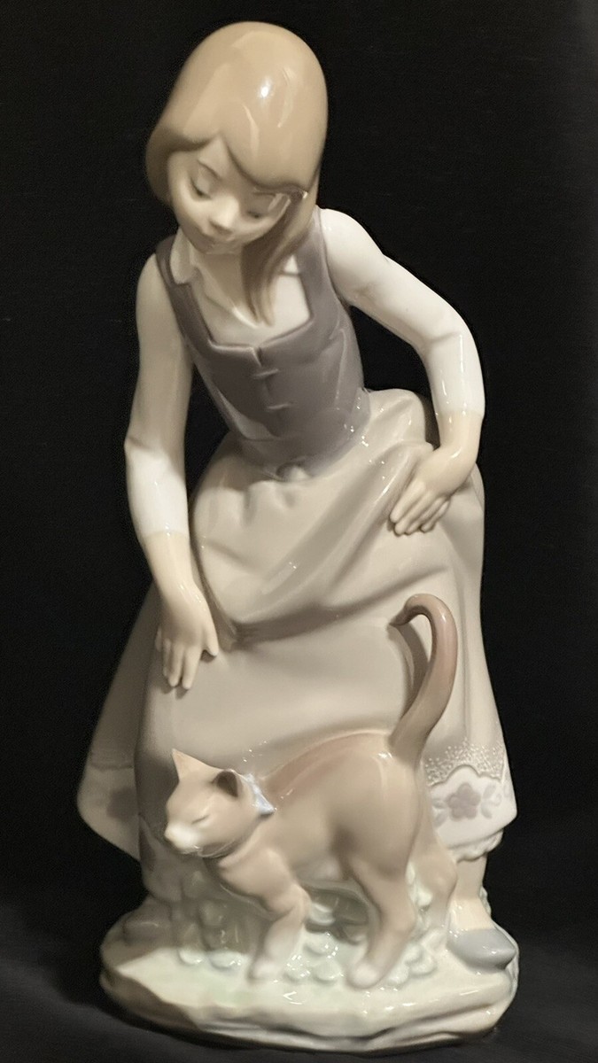 🔥Lladro Porcelain Figurine “Little Girl With Cat” #1187 Glossy