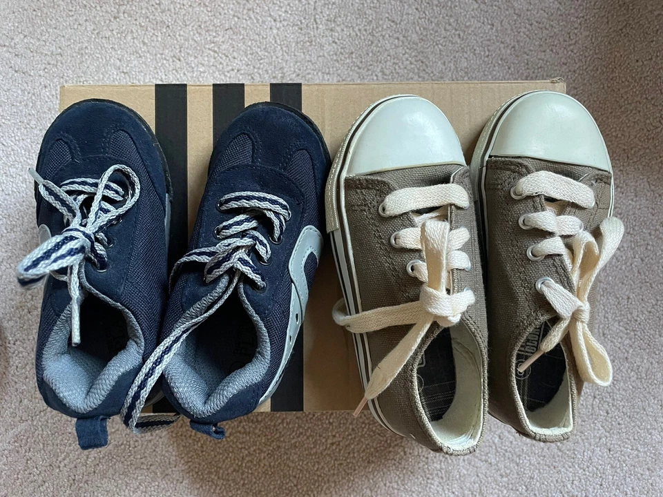 Zapatos para niños pequeños talla 7 y 8 lote es de 2 zapatos niños lugar y desvanecimiento gloria nuevos Foto 3 de 4