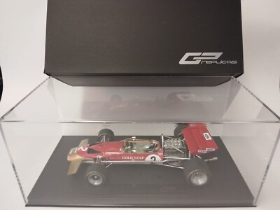 GP Replicas Lotus F1 49C #2 1970 John Miles – 1:18 Avec Présentoir Rouge