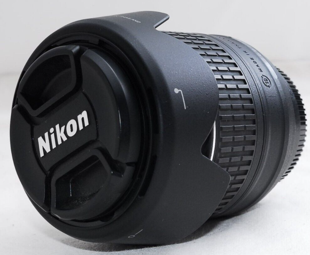 NIKON DX AF-S Nikkor 18-55mm F3.5-5.6 G VR II Lens w/HOOD From
