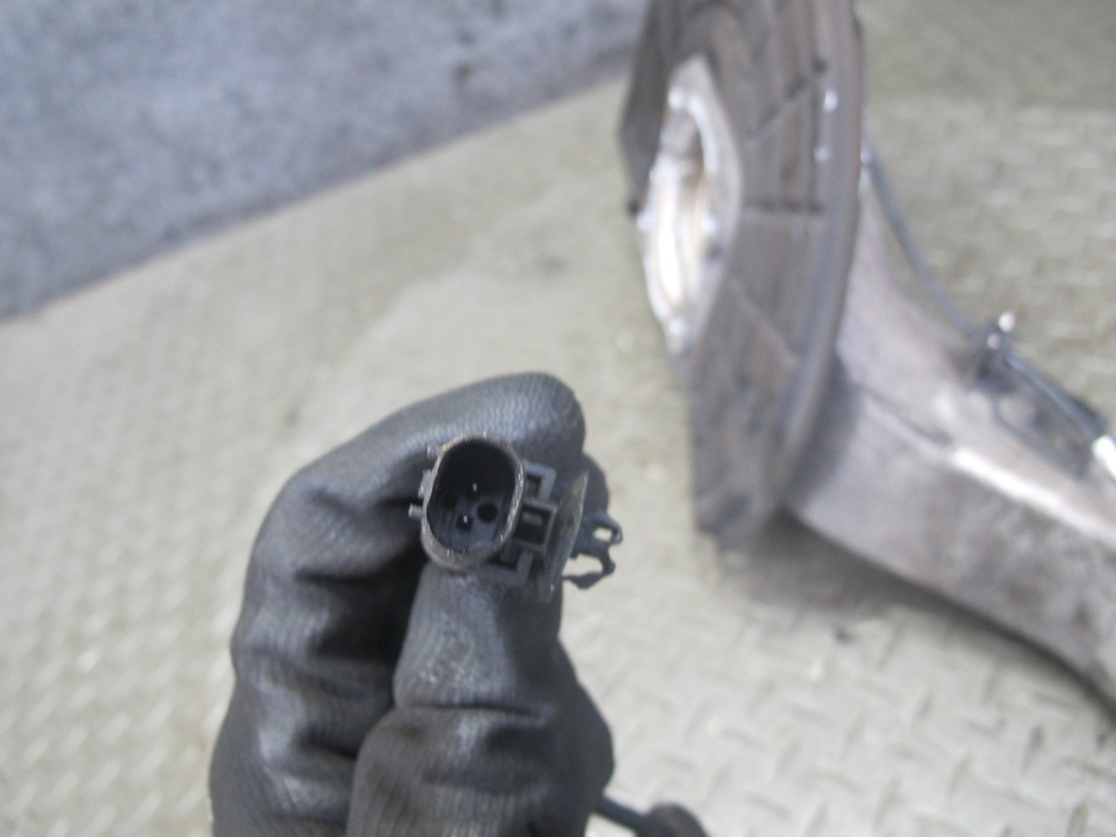 2017-2020 MASERATI LEVANTE M161 AWD FRONT RIGHT PASSENGER SIDE SPINDLE KNUCKLE