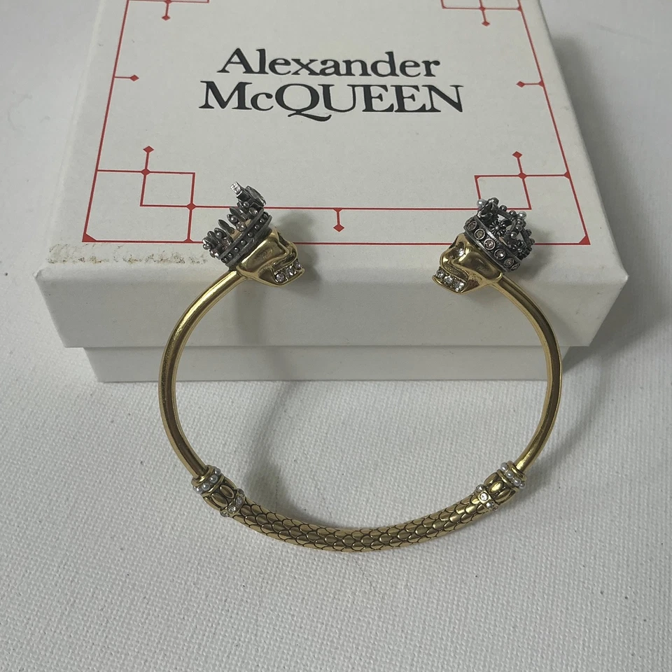Brazalete Pulsera Alexander Mcqueen Oro Rey y Reina Foto 3 de 4