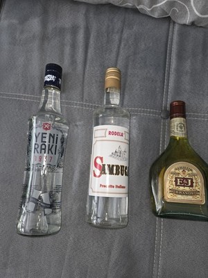 Spirituosen-Set: 1x Yeni Raki 1937, 1x Sambuca Rodela, 1x E&J Brandy