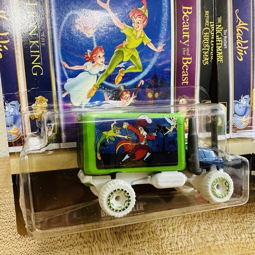 2021 HOT WHEELS WALT DISNEY CLASSICS WALMART 4 Out 5 Aladdin Peter Pan Lion King - Picture 3 of 14