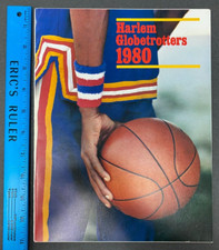 1980 THE MAGICIANS OF BASKETBALL HARLEM GLOBETROTTERS OFFICIAL YEARBOOK! (NM)