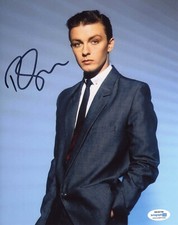 Ricky Gervais Autographed Signed 8x10 Photo ACOA