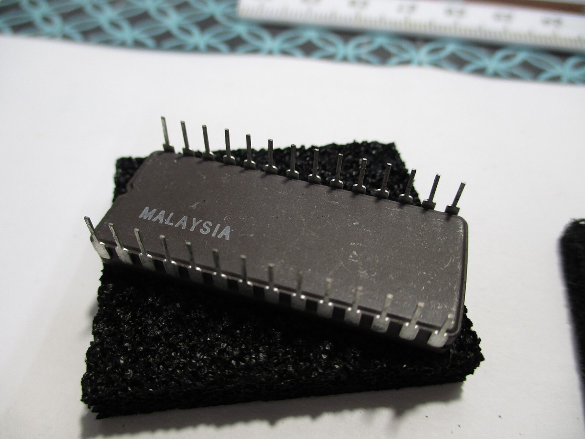 AMD 32Kx8 NMOS UV Erasable 256K-Bit 3-State Programmable 28P EPROM