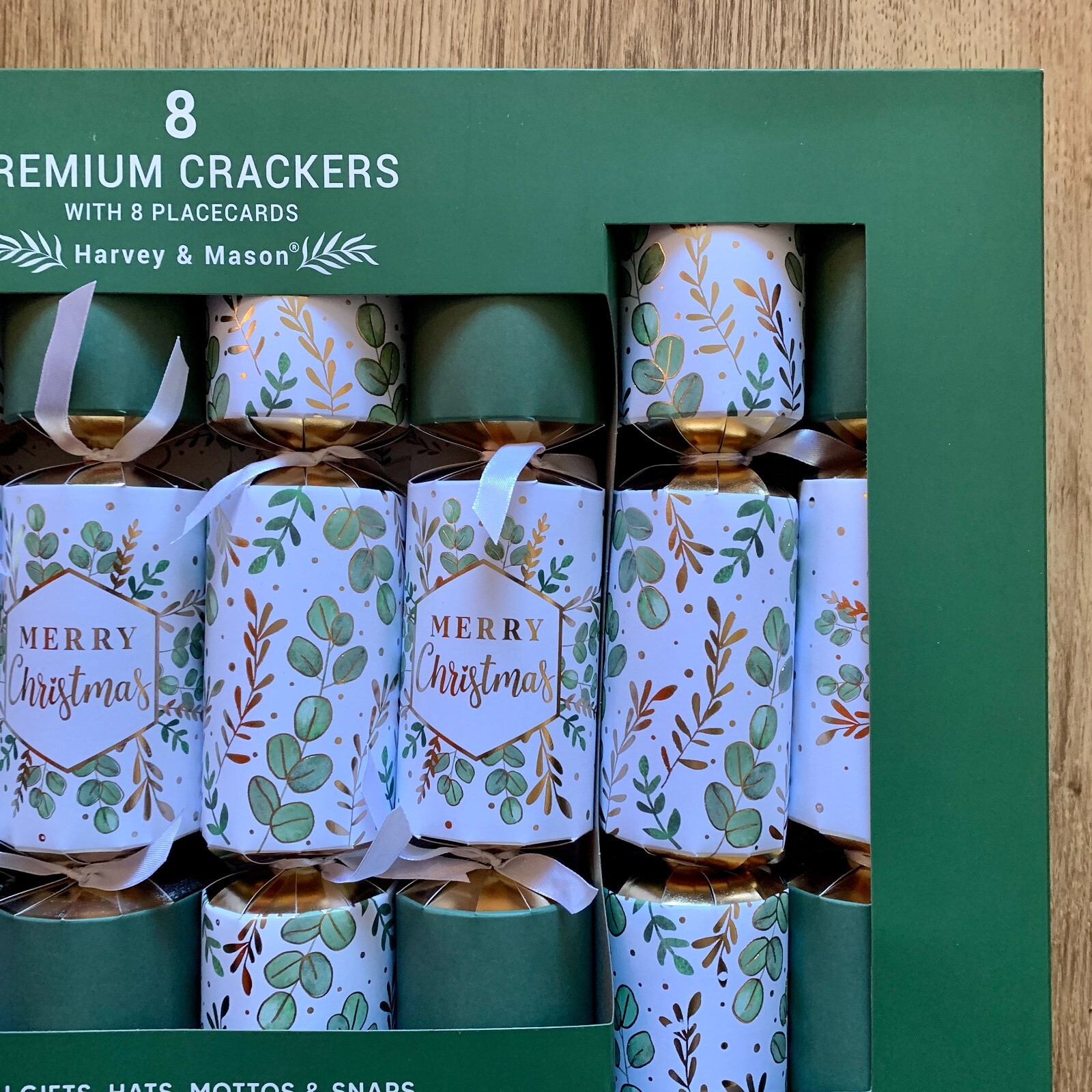 Luxury Christmas Crackers Eucalyptus Box 8 Harvey & Mason Traditional