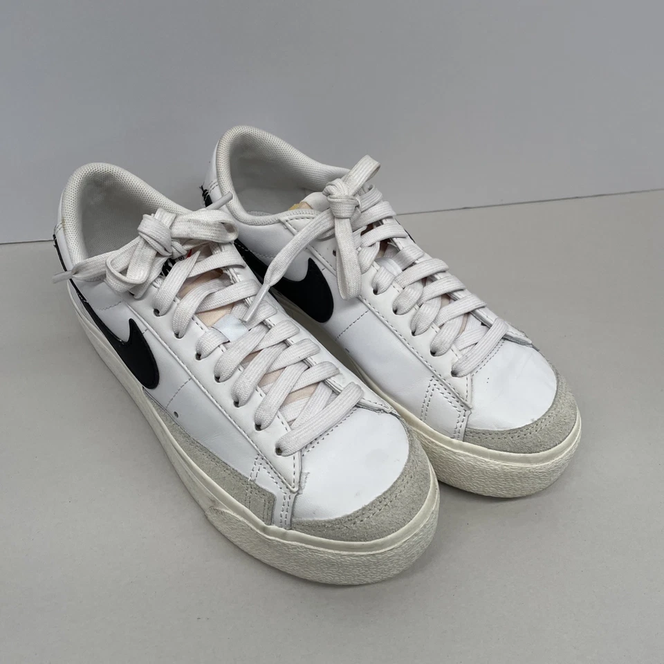Size 5 - Nike Blazer Platform Low White Black W - Image 2 of 4