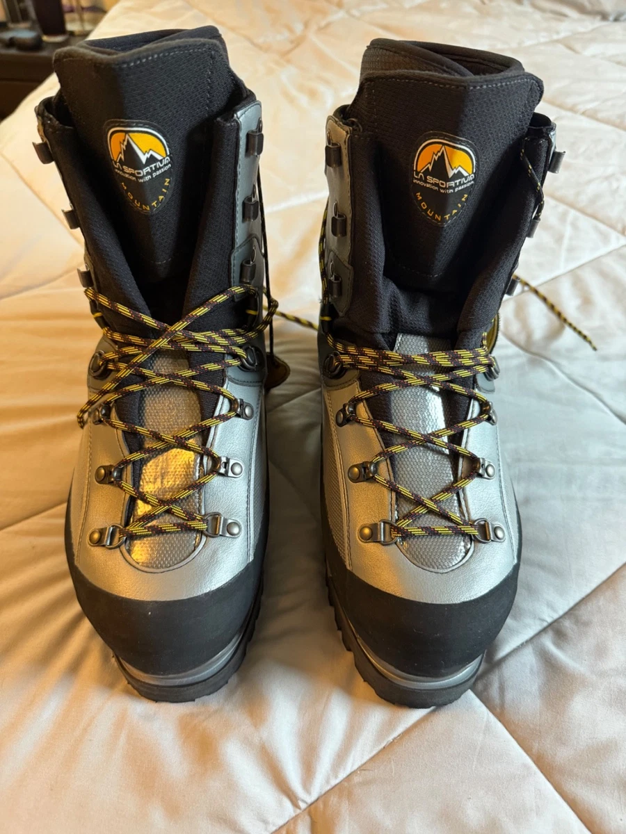 La Sportiva Medium Width (D, M) Climbing Boots for Men for  display picture 1