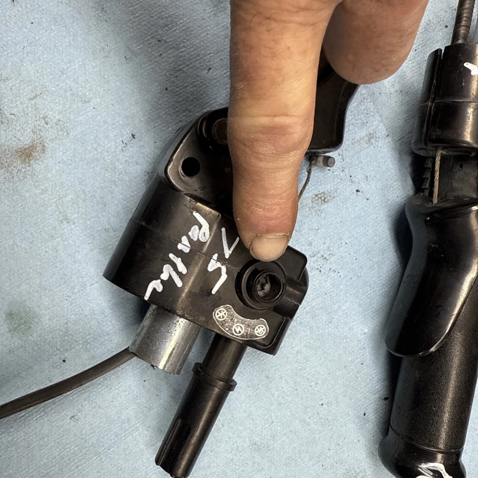 1974 1975 Arctic Cat Panther 440 Panther Moto de nieve vintage acelerador y freno Foto 2 de 4