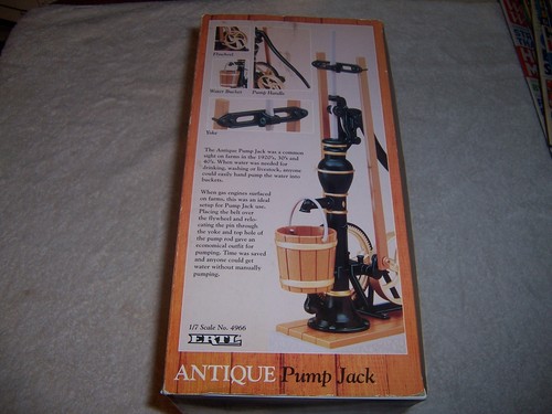 Ertl antiker Pumpenheber in Box Maßstab 1:7 Druckguss Metallmodell - Bild 4 von 5