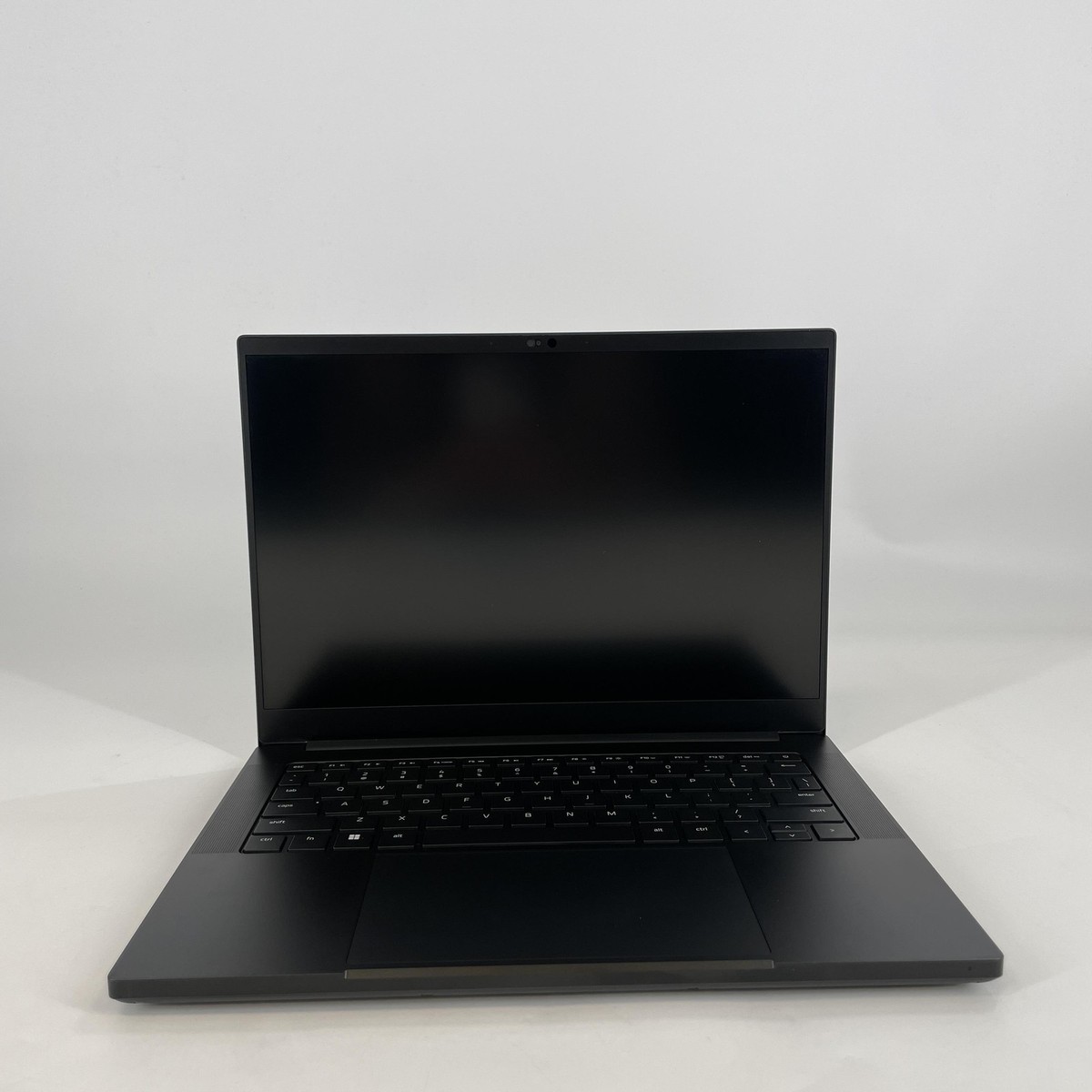 Razer Blade 14 Black 240Hz QHD+ 4.0 GHz Ryzen 9 7940HS 32GB 2TB