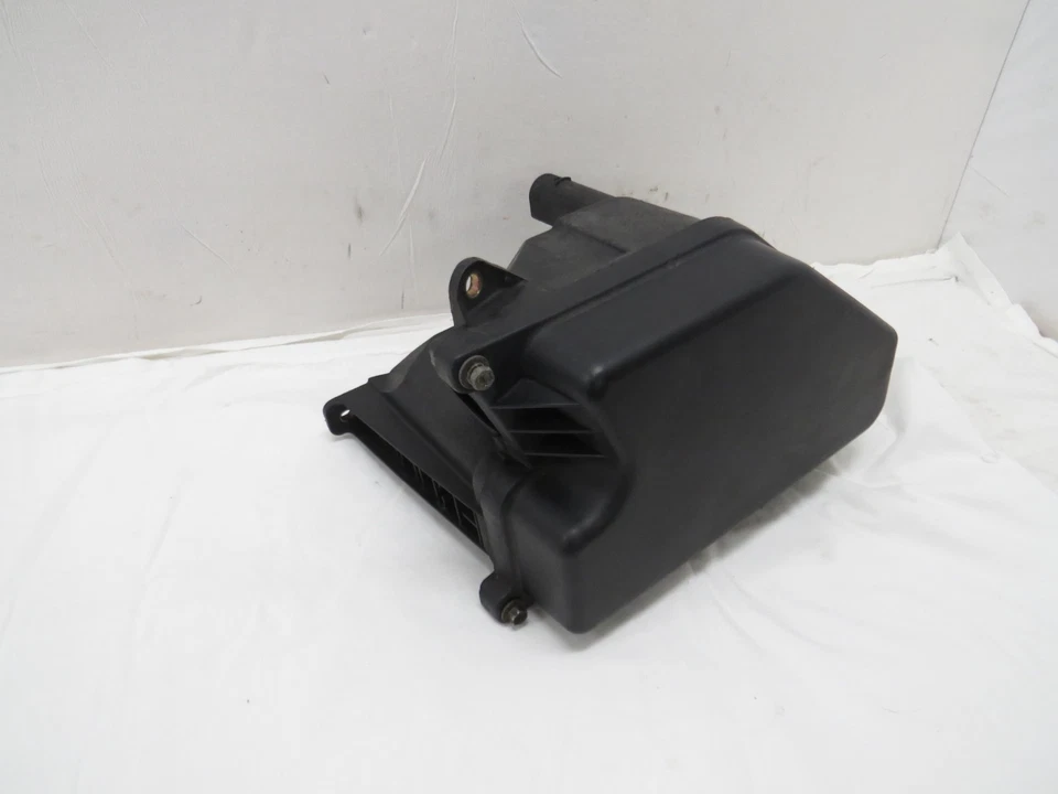 01 - 2005 Lexus IS300 | Módulo de control del motor ECU Carcasa de computadora | 82703-30010 Foto 3 de 4