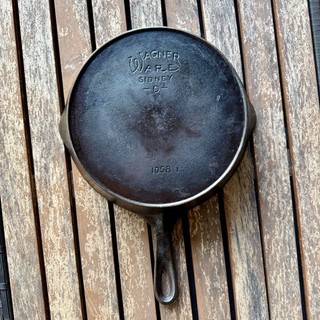 Vintage 10 Inch #8 Wagner Ware Sidney O Cast Iron Skillet 1058 w/ Heat Ring Old
