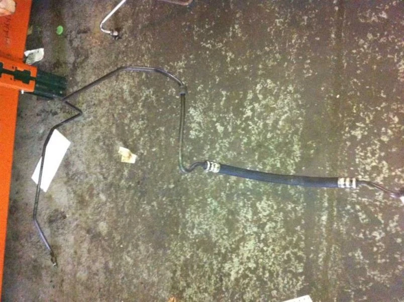 2003 Volvo XC90 Power Steering Pressure Hose 2.9 Liter 6 Cylinder - Image 4 of 4