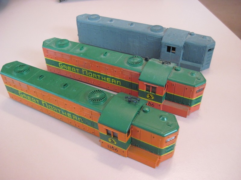 2 AHM Great Northern Railway 1186 HO GP-9 Diesel Locomotive Shells Plus 1 Undec.