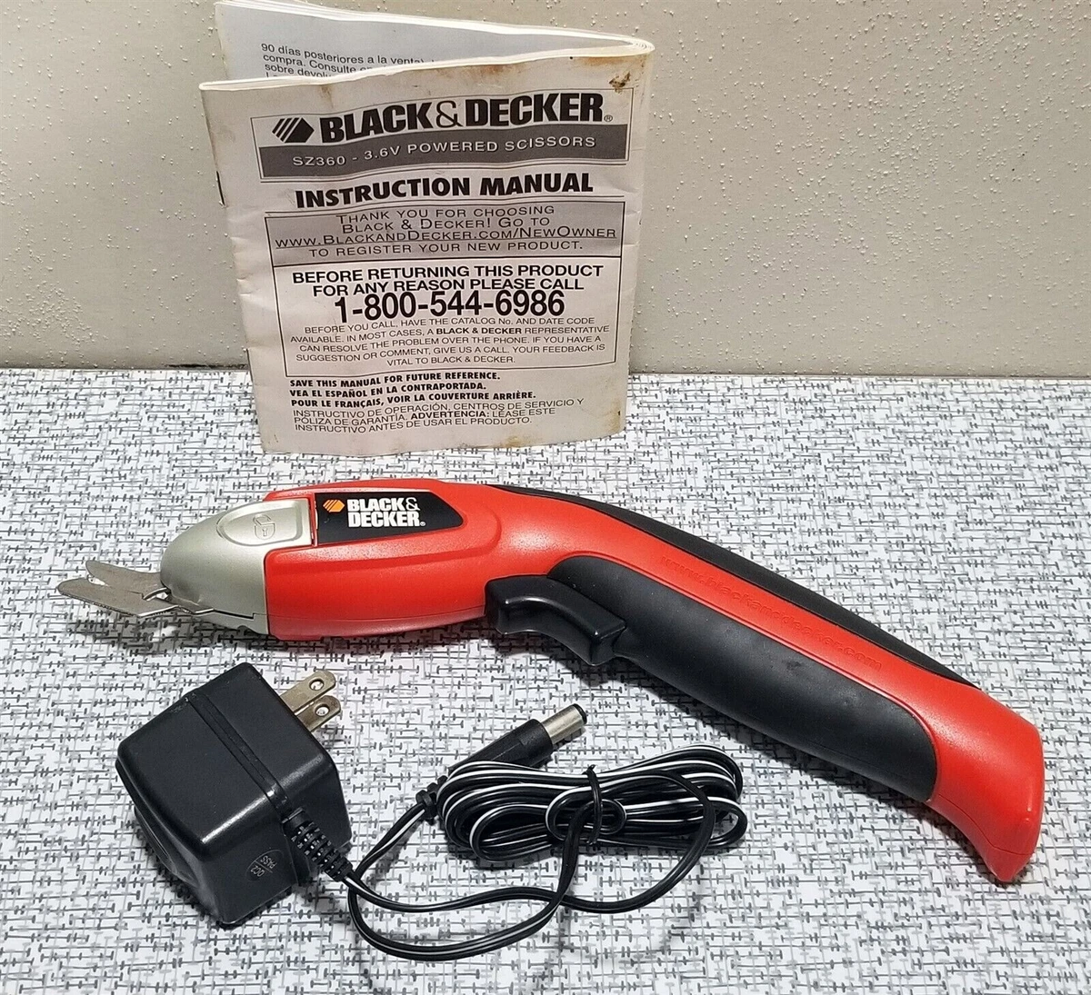 BLACK DECKER SZ360 POWERED SCISSORS 3.6V Rechargable Charger Manual Tested